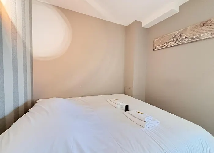 L'ecrin Urbain Chic Et Lumineux Avec Balcon Реймс